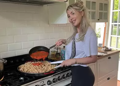 Wanda aceptó que le bajen el sueldo