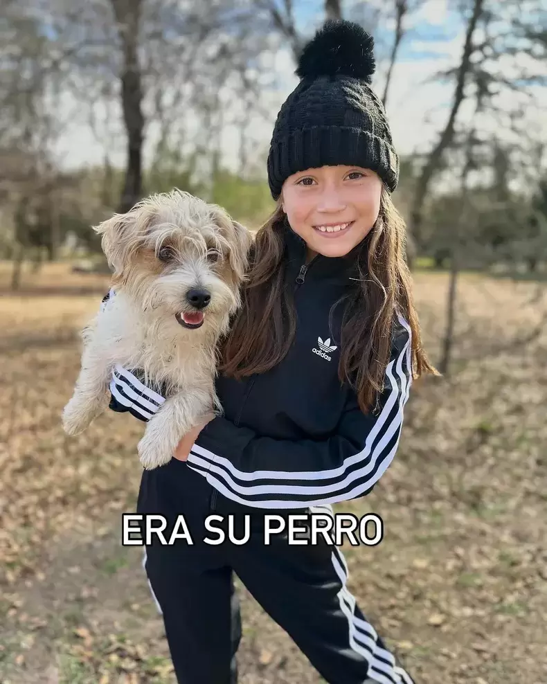 La niña y su perro terapéutico asesinado por orinar un neumático.