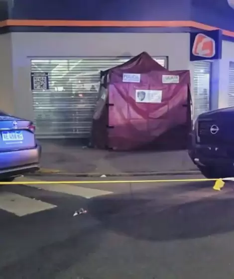 Investigan la muerte de un hombre que apareció apuñalado en la vía pública