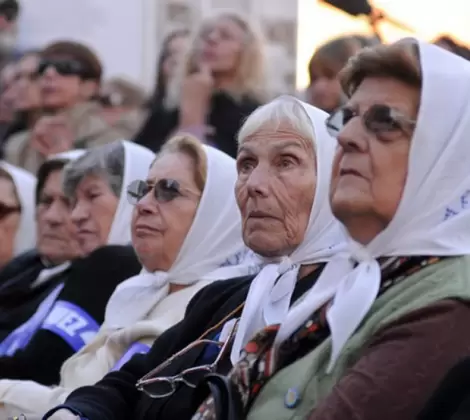 Abuelas de Plaza de Mayo