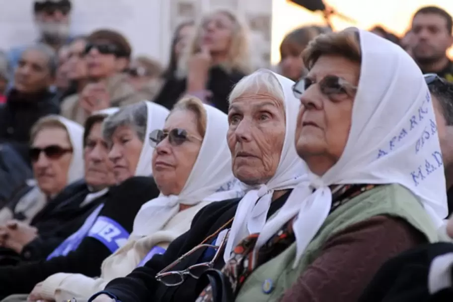 Abuelas de Plaza de Mayo