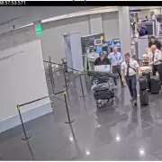 Valijas sin control, vuelos privados y contradicciones: la excusa floja de papeles del Gobierno y su "aduana selectiva"