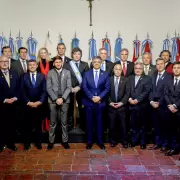 Milei busca apoyo político para sus reformas, pero margina a Kicillof, a otros tres gobernadores y profundiza la grieta federal