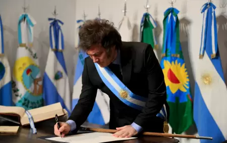 Javier Milei durante la firma del Pacto de Mayo en la Casa Histórica