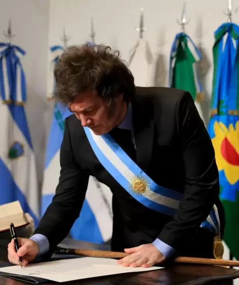 Javier Milei durante la firma del Pacto de Mayo en la Casa Histórica