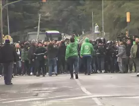 Los trabajadores del INTI quedaron enfrentados a las fuerzas de seguridad, luego de la represión que lanzaron sobre ellos.