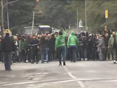 Los trabajadores del INTI quedaron enfrentados a las fuerzas de seguridad, luego de la represión que lanzaron sobre ellos.