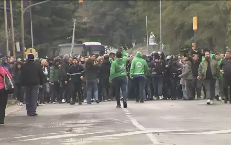 Los trabajadores del INTI quedaron enfrentados a las fuerzas de seguridad, luego de la represión que lanzaron sobre ellos.