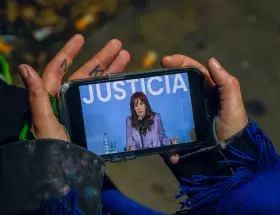 Cristina Fernández de Kirchner desde el balcón