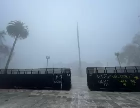 Al menos una decena de vuelos fueron desviados