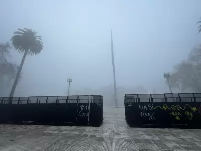 Al menos una decena de vuelos fueron desviados