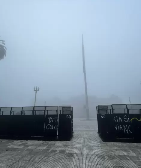 Al menos una decena de vuelos fueron desviados
