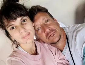 Nico Vázquez y Gimena Accardi confirmaron su separación tras 18 años juntos