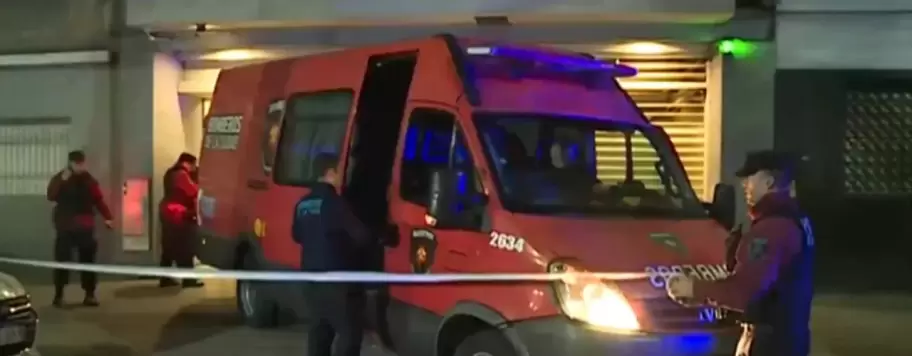 Hallan a una mujer y su hijo adolescente muertos en Caballito