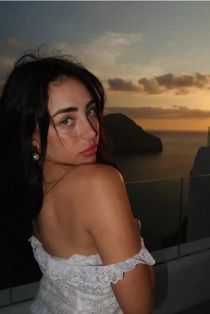Mientras los rumores la vinculan con su ex, Nicki Nicole presume su viaje