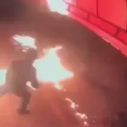 Blooper mafioso en Zárate: fue a intentar incendiar un local, terminó en llamas y sigue prófugo tras el fallido ataque