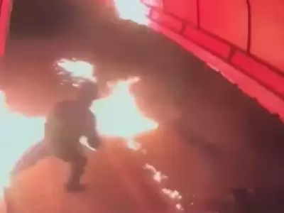 Fue a incendiar un local en Zárate y casi termina prendido fuego.