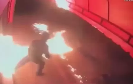 Fue a incendiar un local en Zárate y casi termina prendido fuego.