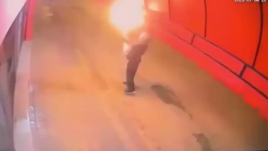 Fue a incendiar un local en Zárate y casi termina prendido fuego.