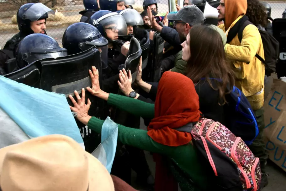 Ambientalistas resistieron pero la represin fue ms fuerte