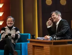 Guillermo Francella aceptó el cambio de roles y "arrinconó" a Pergolini con una filosa pregunta