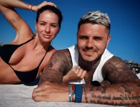 Mauro Icardi y Eugenia "La China" Suárez disfrutando el verano en el estrecho del Bósforo.