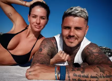 Mauro Icardi y Eugenia "La China" Suárez disfrutando el verano en el estrecho del Bósforo.