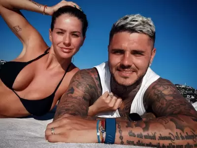 Mauro Icardi y Eugenia "La China" Suárez disfrutando el verano en el estrecho del Bósforo.