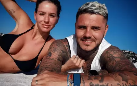 Mauro Icardi y Eugenia "La China" Suárez disfrutando el verano en el estrecho del Bósforo.