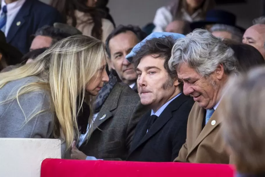 Karina y Javier Milei junto a Nicols Pino, titular de la Sociedad Rural argentina