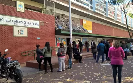 Detienen a la mamá y a la abuela de un nene por clavarle una birome al director de una escuela