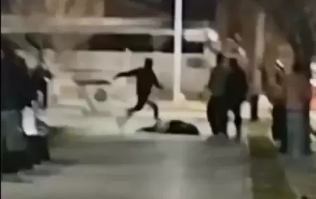 Brutal ataque a un joven en Mendoza: un policía le pateó la cabeza