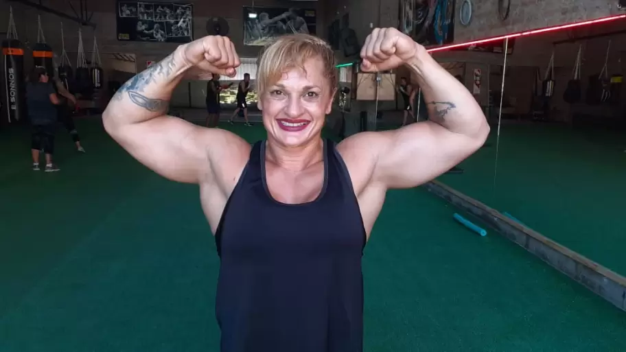 Alejandra "Locomotora" Oliveras
