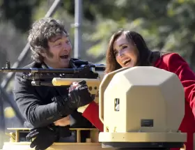 Javier Milei y Victoria Villarruel en el tanque TAM2C.