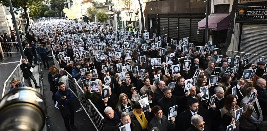 Cientos de personas se acercaron al acto por el 31 aniversario del atentado a la AMIA.