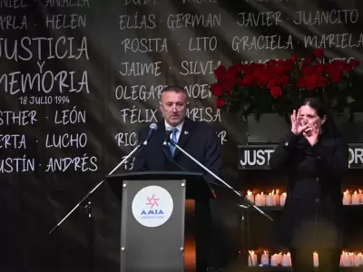 El titular de la AMIA, Osvaldo Armoza, en el acto por el 31 aniversario del atentado.