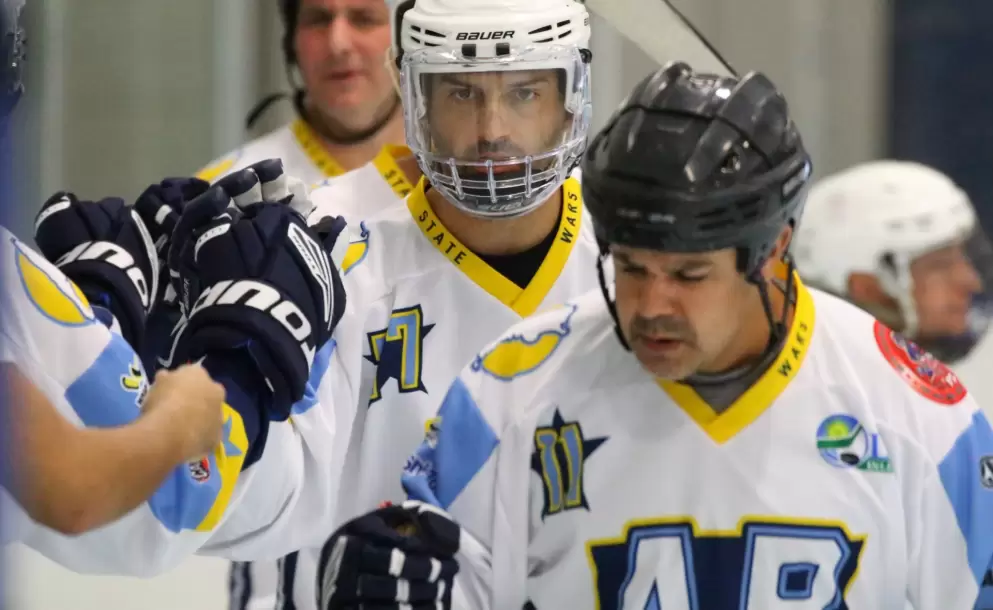 Una vida sobre patines: la historia de Juan Mandayo, el argentino que hizo del hockey sobre hielo una pasión y una misión