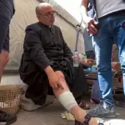 "Fue un impacto directo": la palabra del padre Romanelli tras ser herido en un ataque a la Iglesia de la Sagrada Familia en Gaza