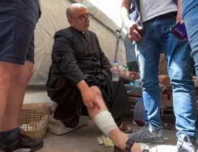 El cura argentino Gabriel Romanelli fue herido en un bombardeo israelí
