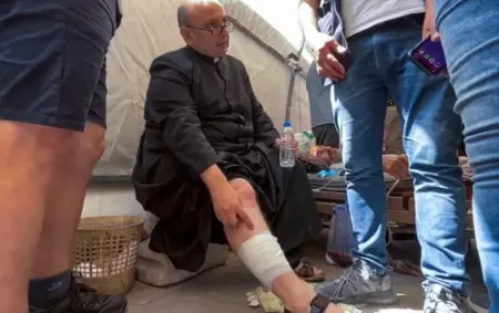 El cura argentino Gabriel Romanelli fue herido en un bombardeo israelí