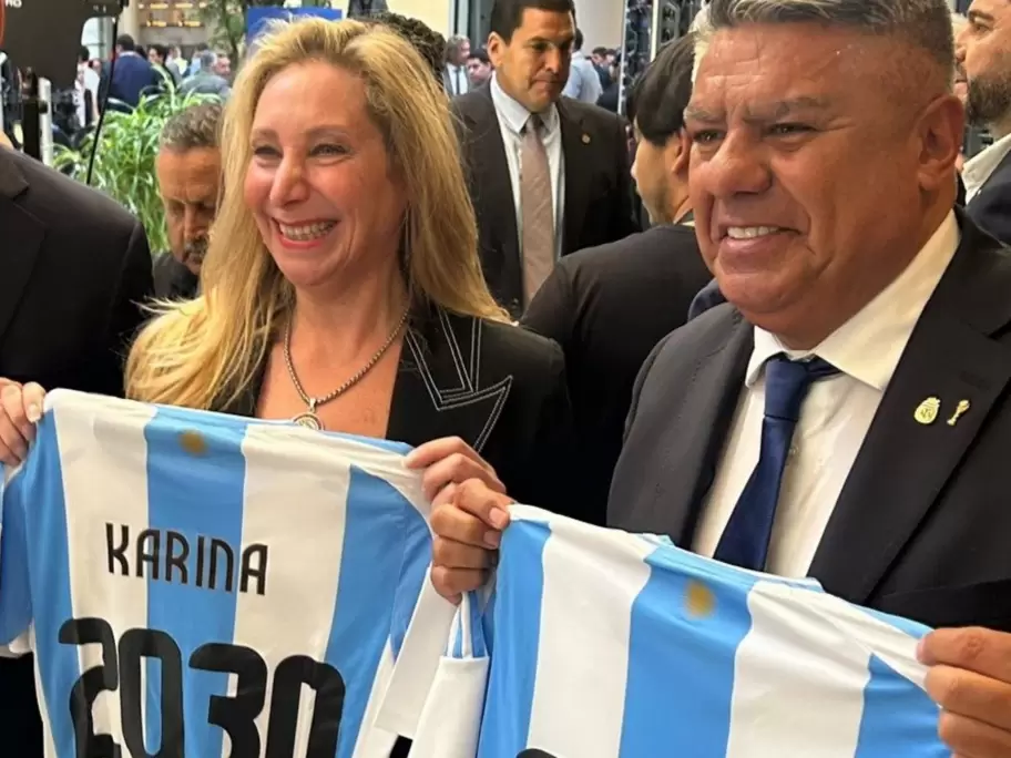 Claudio "Chiqui" Tapia y Karina Milei