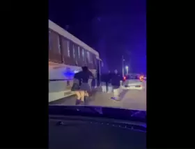 Golpes, gritos y sangre en la madrugada: brutal batalla campal entre adolescentes en un boliche de Santa Fe