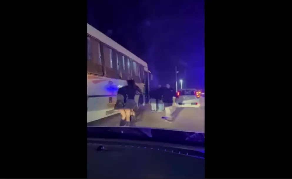 Golpes, gritos y sangre en la madrugada: brutal batalla campal entre adolescentes en un boliche de Santa Fe