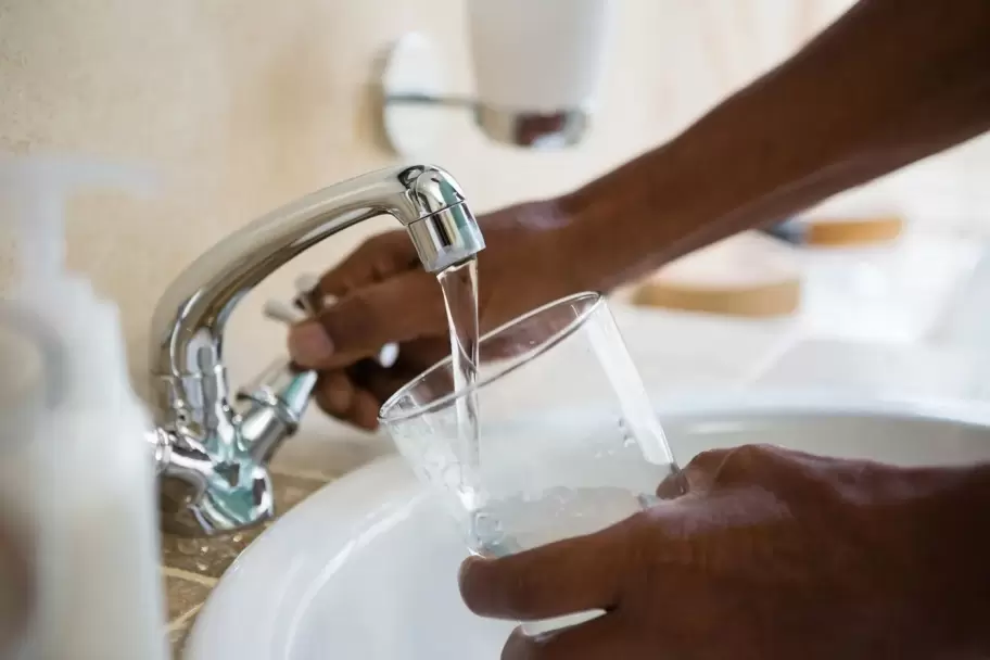 El Gobierno avanza formalmente con el proceso de privatización de Agua