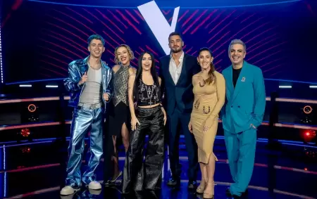 Los jurados de La Voz 2025 y Nico Occhiato en medio de ellos