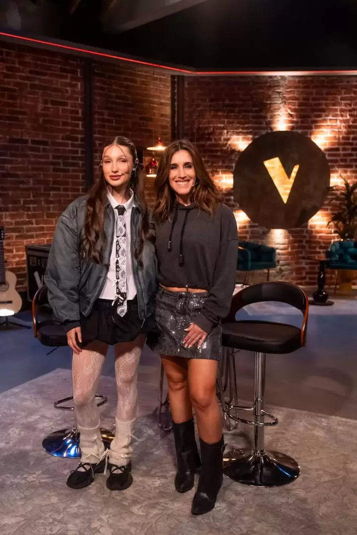 Yami Safdie junto a Soledad Pastorutti en La Voz.