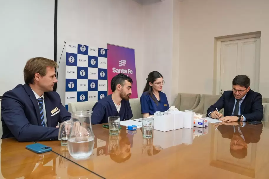 Santa Fe puso en marcha los narcotest a las fuerzas de seguridad y Pullaro se realiz el primero