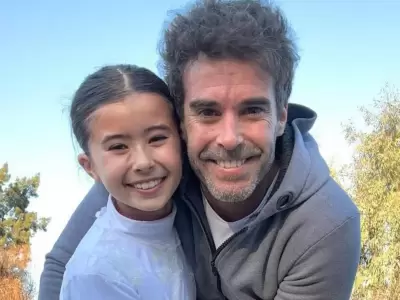 Nicols Cabr junto a su hija, Rufina