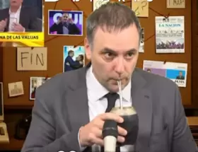 Manuel Adorni en su stream
