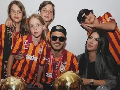 Mauro Icardi y Wanda Nara junto a sus hijos